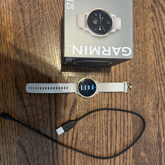 Garmin Venu 2S GPS Smartwatch - Picture 2 of 6